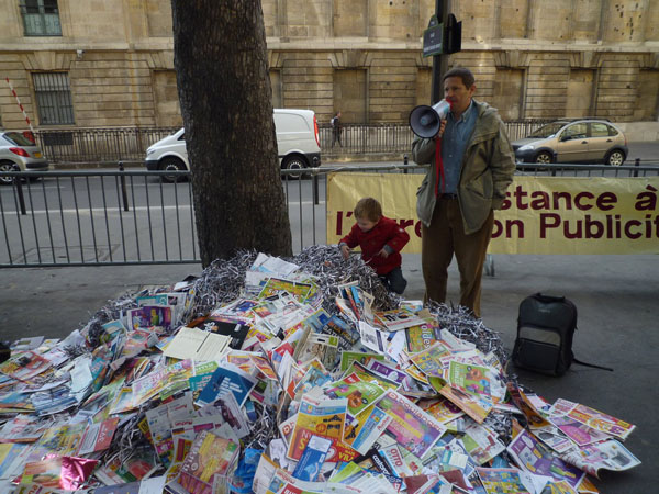 « Oui Pub » l’autocollant pour recevoir de la publicité dans sa boite aux lettres