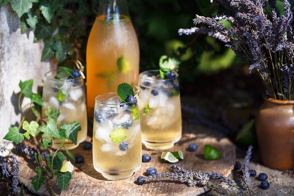 Cocktail à la Lavande et Myrtilles. Boisson Frais pour l'été