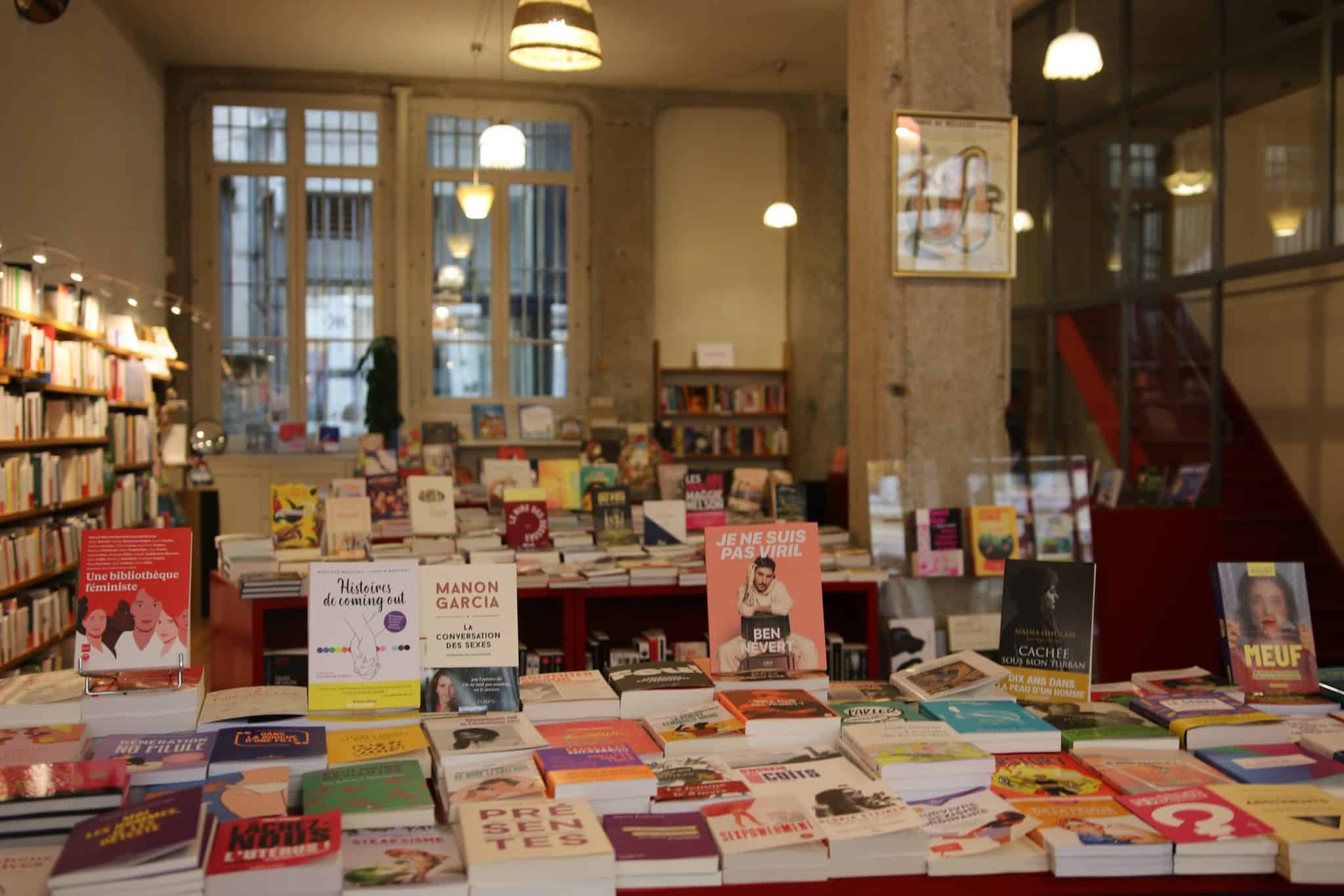 L'intérieur de la Librairie à soi.e spécialisée dans les féminismes