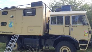 Le camion Bigbidulle qui transport la famille dans ses folles aventures