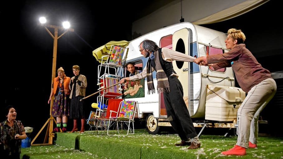 Vendée : une troupe de théâtre part faire la tournée des villages d’hiver