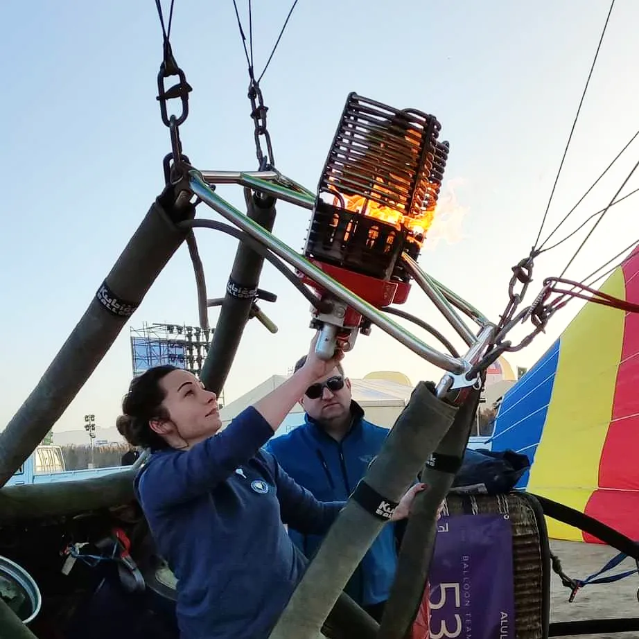 A 26 ans, elle bat déjà des records en montgolfière