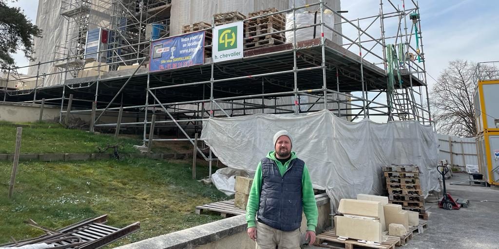 Olivier Vernet sculpteur d'une église millénaire nous a ouvert les portes du chantier