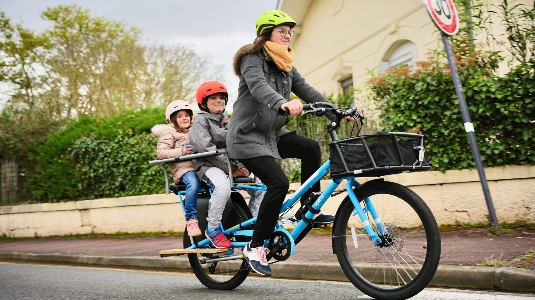 A vélo en famille.