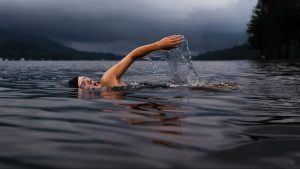 Des conseils pour pratiquer la nage en eau libre en tout sécurité
